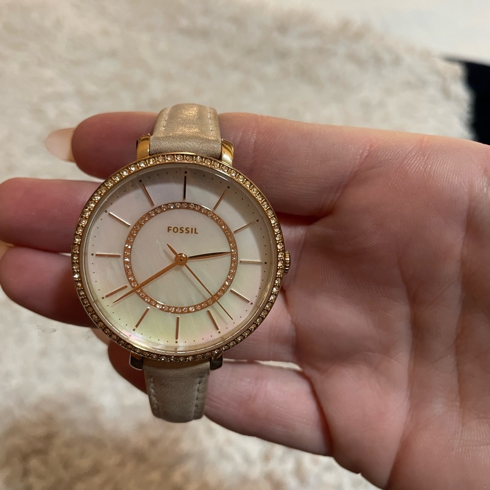Womens fossil watch. Only worn twice.